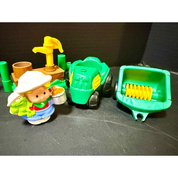 Fisher Price Little People Mini Farm Animals Tractor Wagon Corn Farmer water - Picture 5 of 6